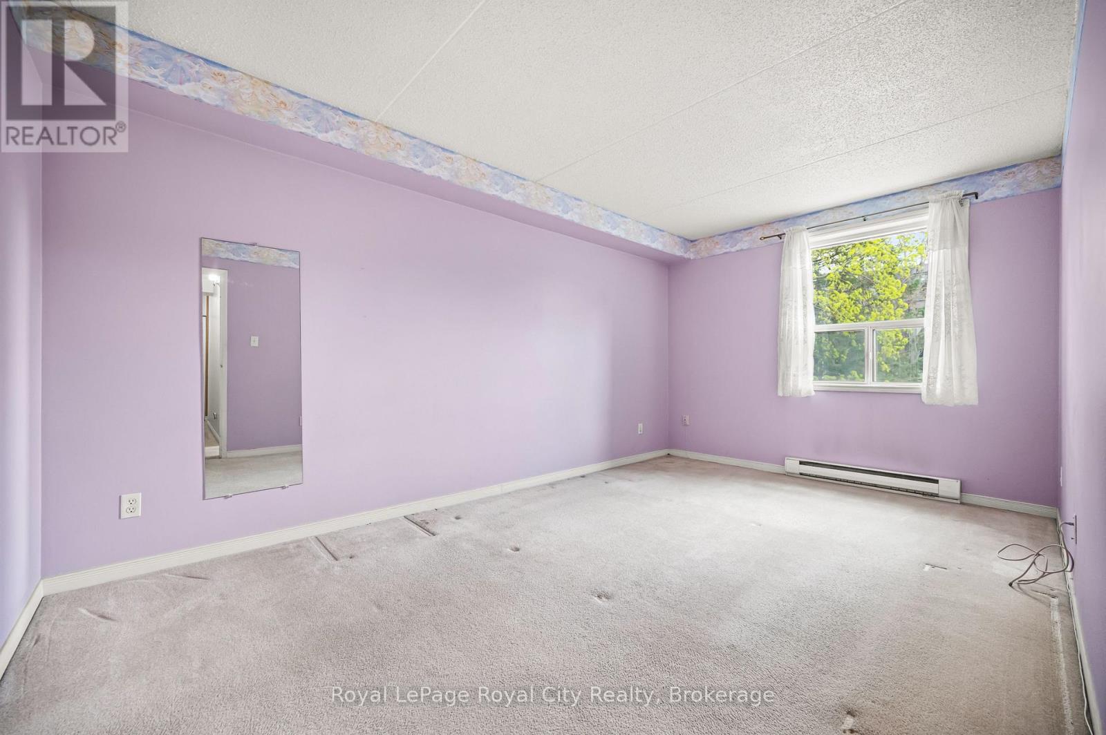 Photo 17 of 208 75 Silvercreek Parkway N, Guelph ON
