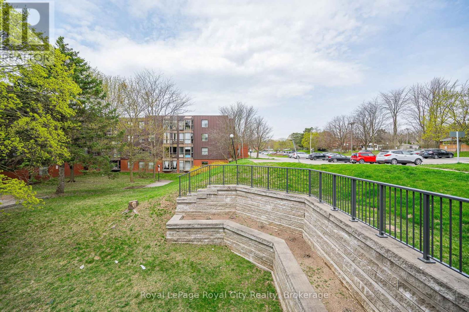 Photo 23 of 208 75 Silvercreek Parkway N, Guelph ON