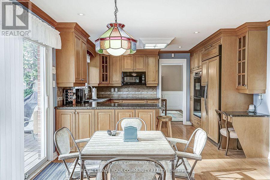 Photo 12 of 25 Alcaine Court, Markham ON