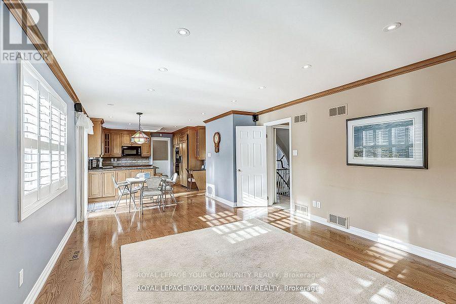 Photo 14 of 25 Alcaine Court, Markham ON