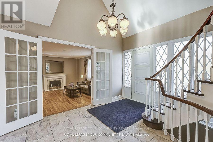 Photo 5 of 25 Alcaine Court, Markham ON