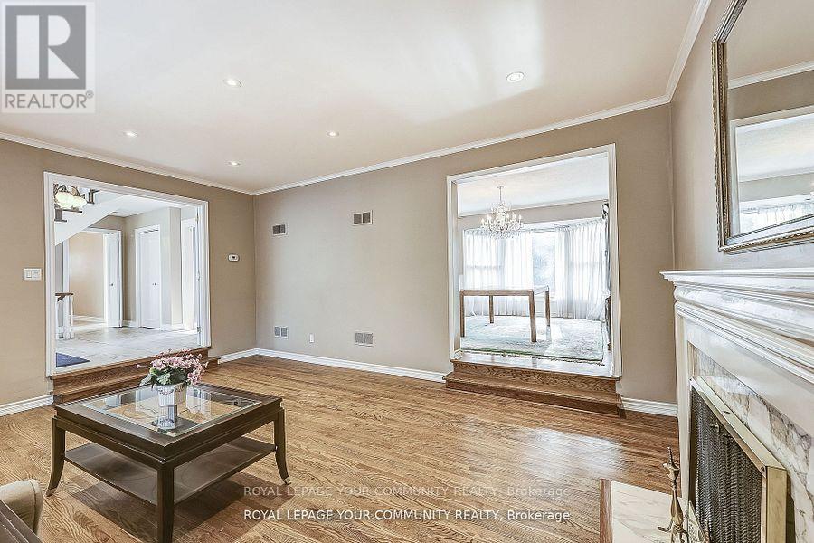 Photo 7 of 25 Alcaine Court, Markham ON
