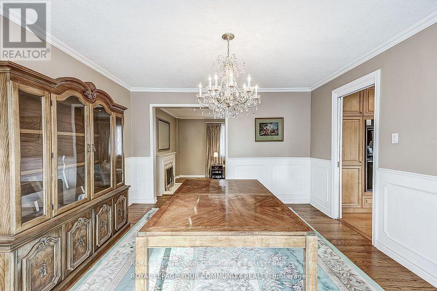 Photo 9 of 25 Alcaine Court, Markham ON