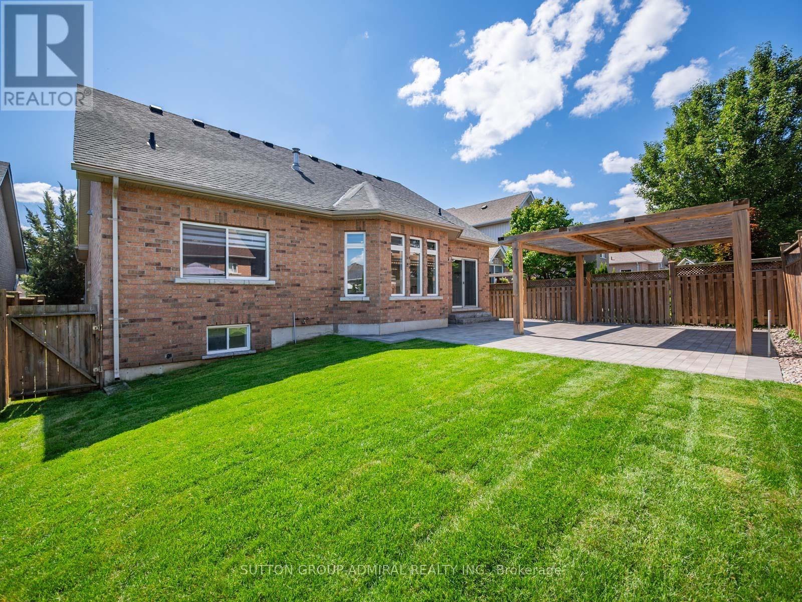 Photo 30 of 62 Gardiner Drive, Bradford West Gwillimbury ON