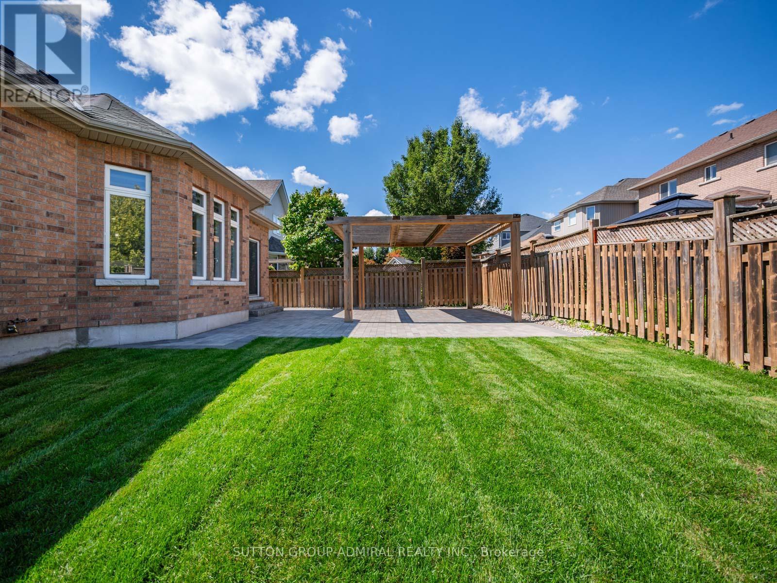Photo 31 of 62 Gardiner Drive, Bradford West Gwillimbury ON