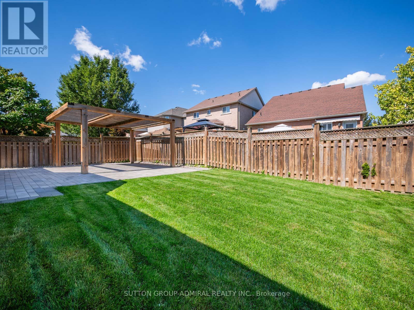 Photo 32 of 62 Gardiner Drive, Bradford West Gwillimbury ON