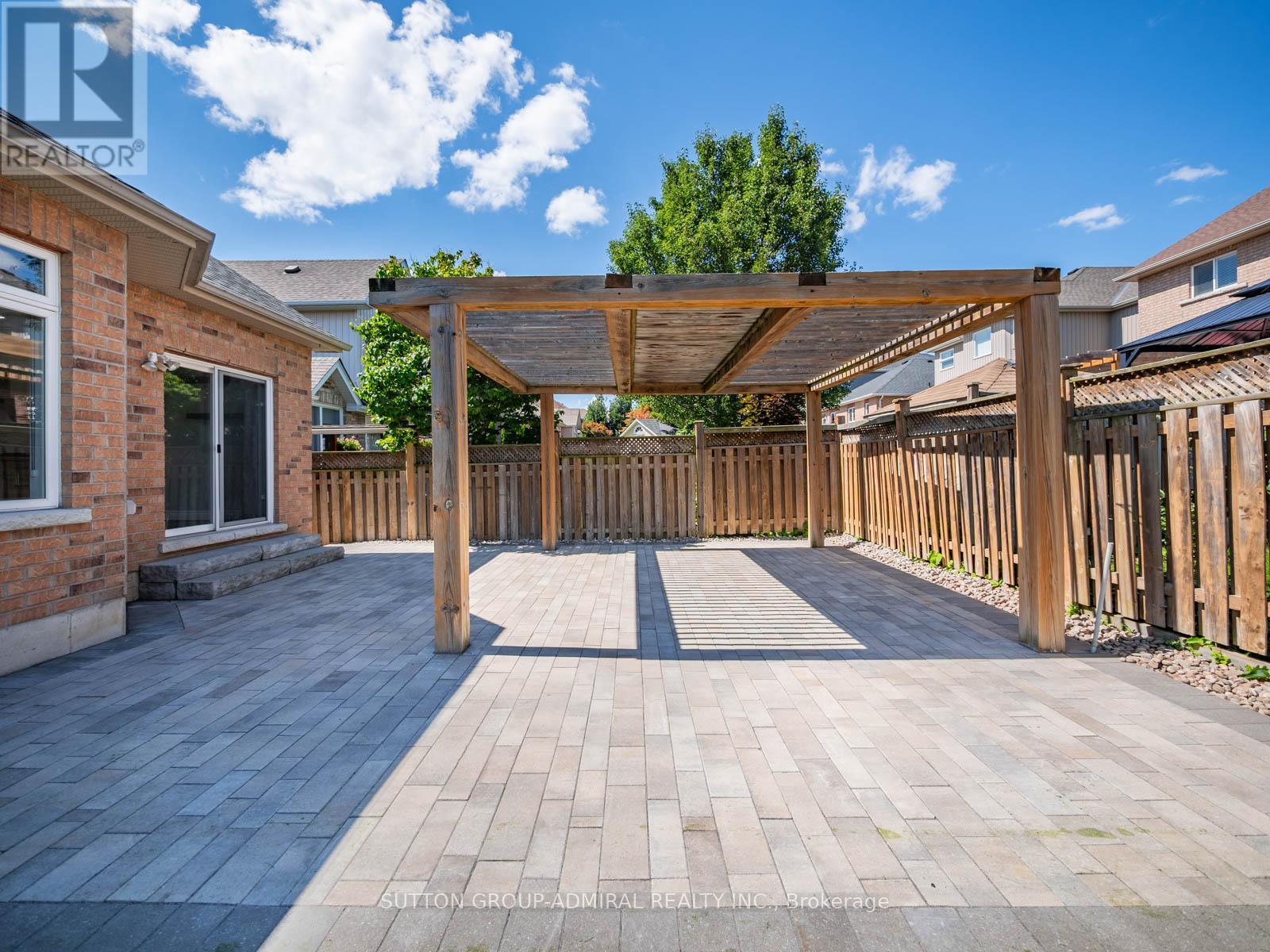 Photo 34 of 62 Gardiner Drive, Bradford West Gwillimbury ON