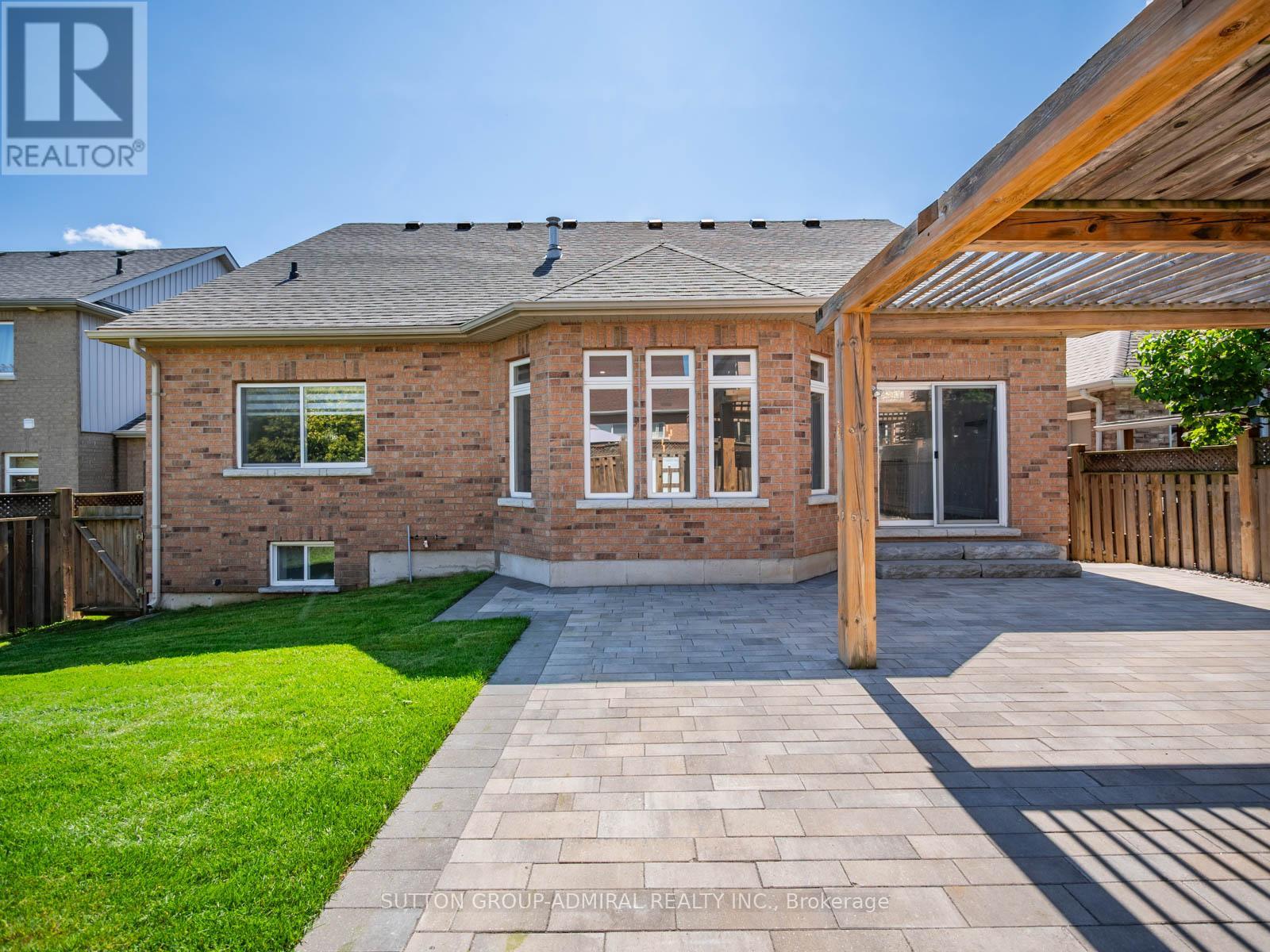 Photo 35 of 62 Gardiner Drive, Bradford West Gwillimbury ON