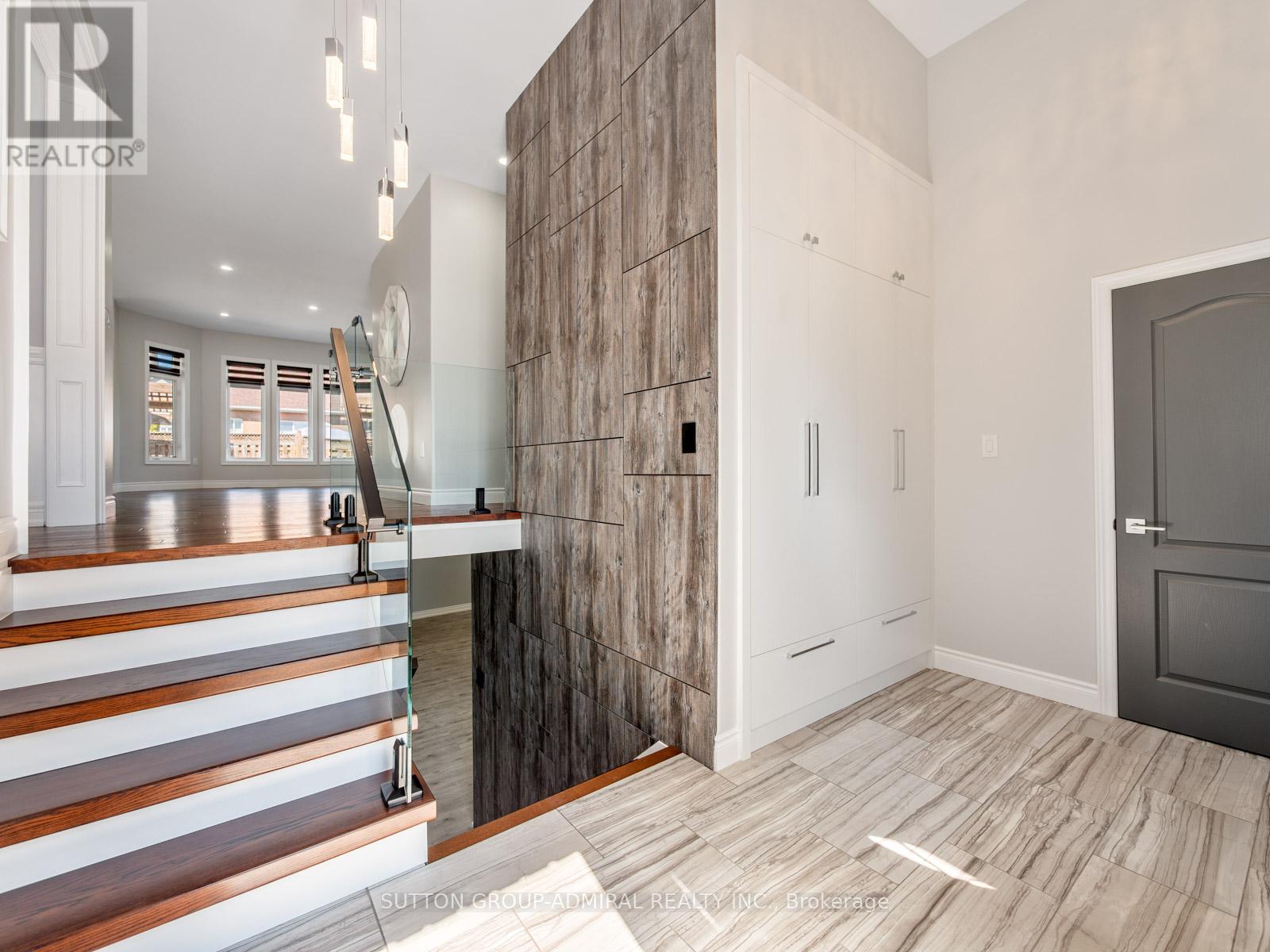 Photo 7 of 62 Gardiner Drive, Bradford West Gwillimbury ON