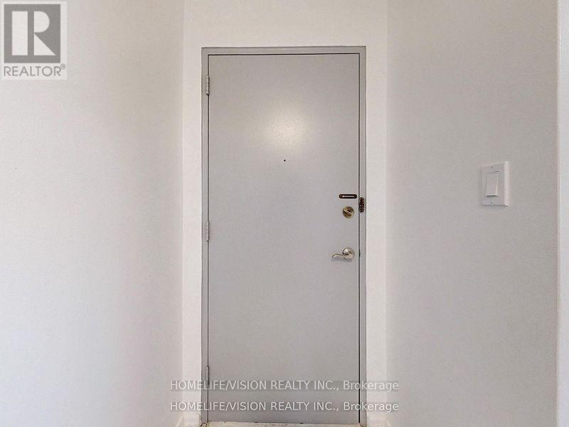 Photo 17 of 3 9901 Yonge Street, Richmond Hill ON