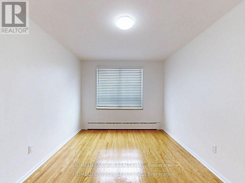 Photo 20 of 3 9901 Yonge Street, Richmond Hill ON