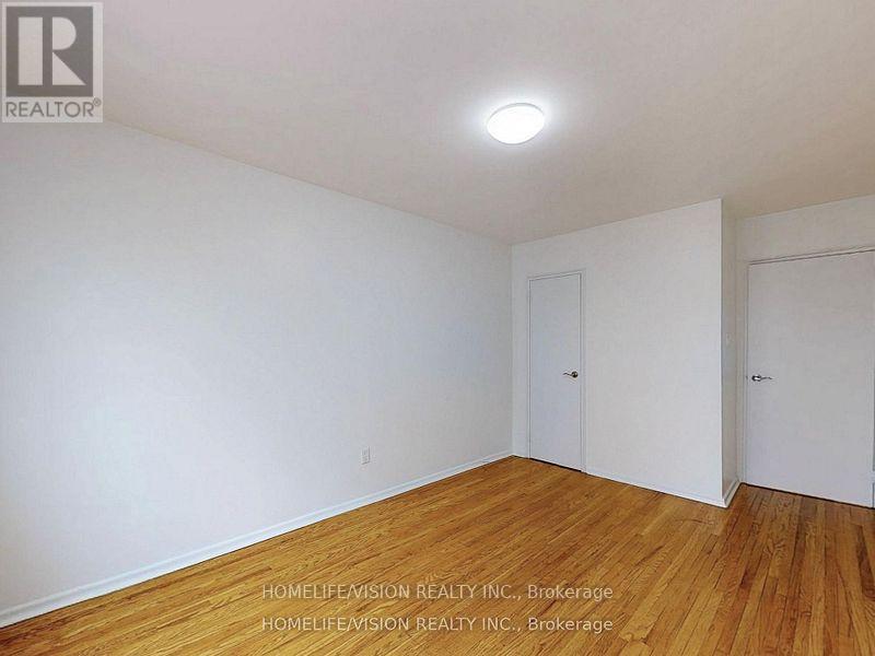 Photo 22 of 3 9901 Yonge Street, Richmond Hill ON