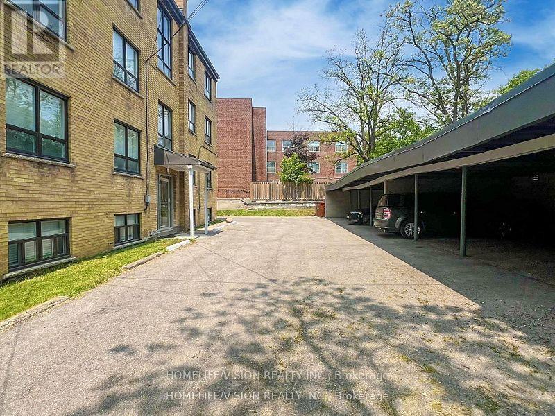 Photo 23 of 3 9901 Yonge Street, Richmond Hill ON