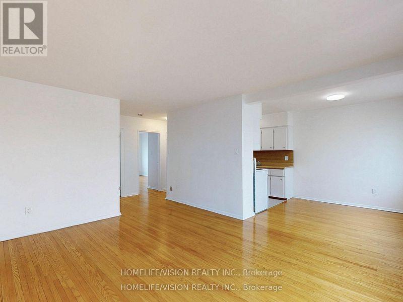 Photo 24 of 3 9901 Yonge Street, Richmond Hill ON