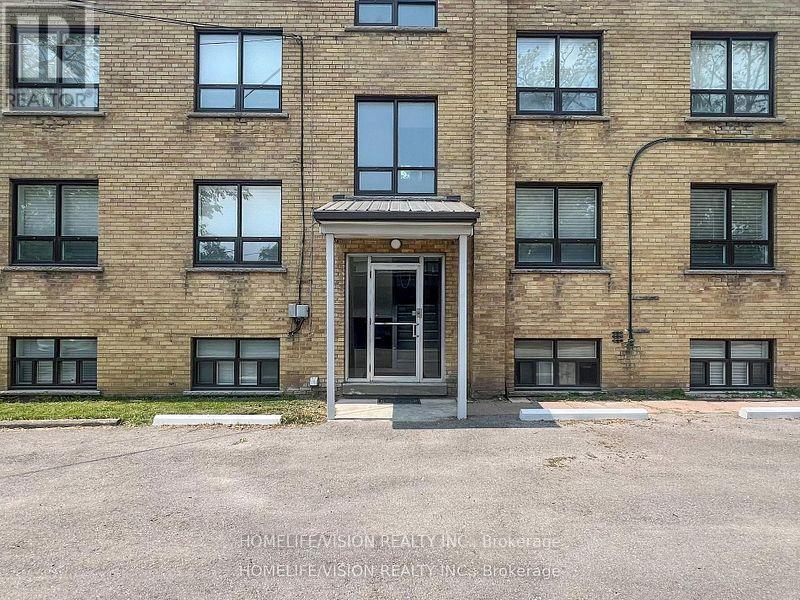Photo 25 of 3 9901 Yonge Street, Richmond Hill ON