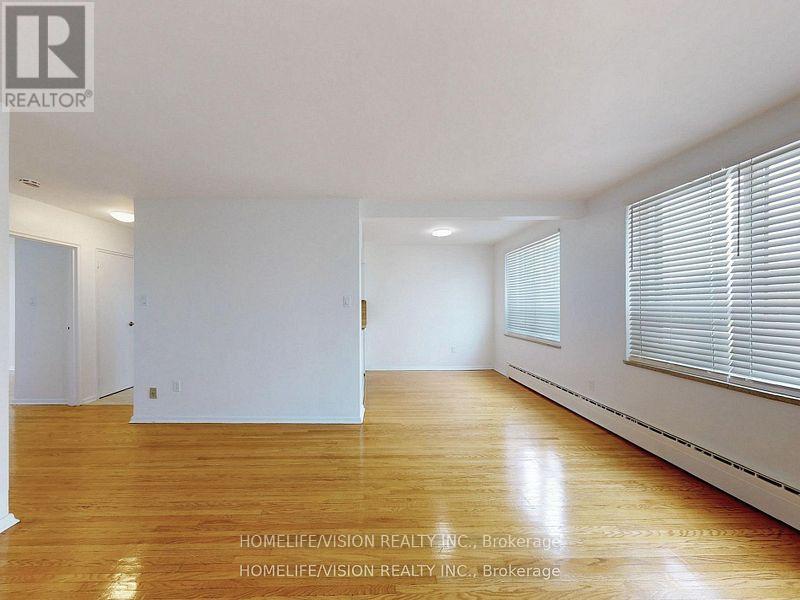 Photo 26 of 3 9901 Yonge Street, Richmond Hill ON