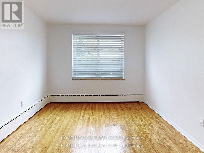 Photo 29 of 3 9901 Yonge Street, Richmond Hill ON