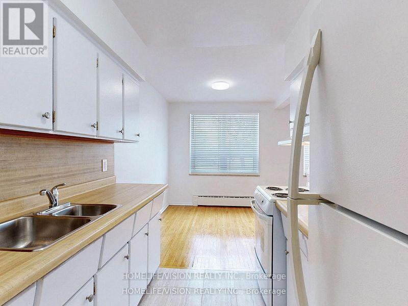 Photo 32 of 3 9901 Yonge Street, Richmond Hill ON
