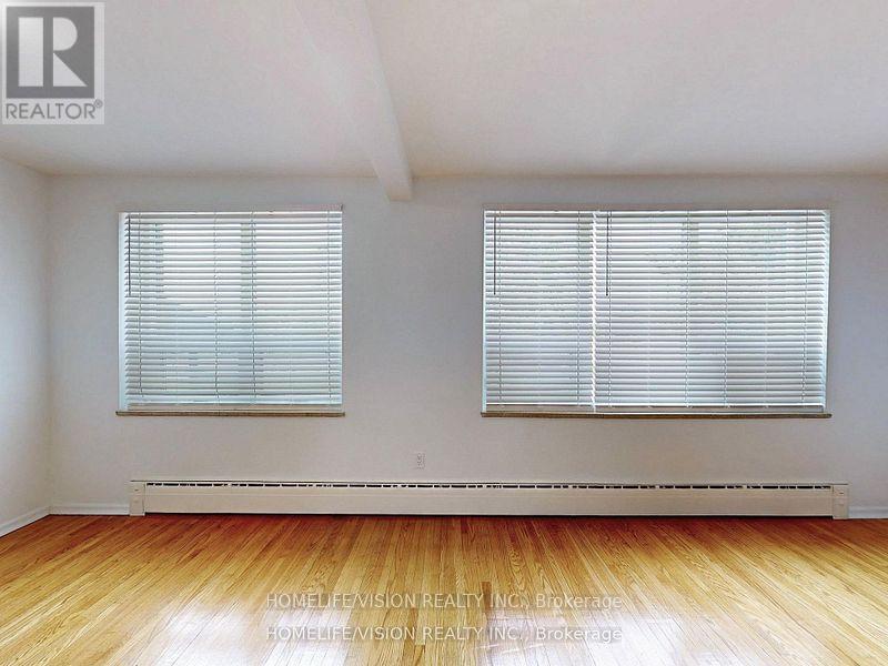Photo 34 of 3 9901 Yonge Street, Richmond Hill ON