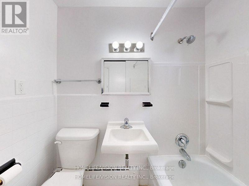 Photo 36 of 3 9901 Yonge Street, Richmond Hill ON