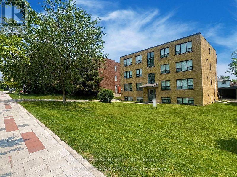 Photo 37 of 3 9901 Yonge Street, Richmond Hill ON