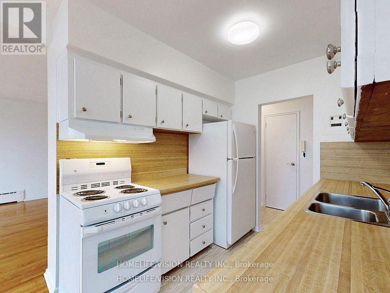 Photo 38 of 3 9901 Yonge Street, Richmond Hill ON
