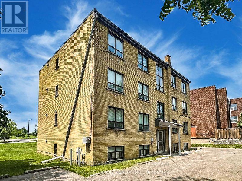 Photo 4 of 3 9901 Yonge Street, Richmond Hill ON