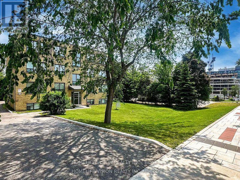 Photo 6 of 3 9901 Yonge Street, Richmond Hill ON