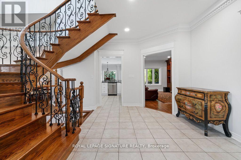 Photo 18 of 95 Shaftsbury Avenue, Richmond Hill ON