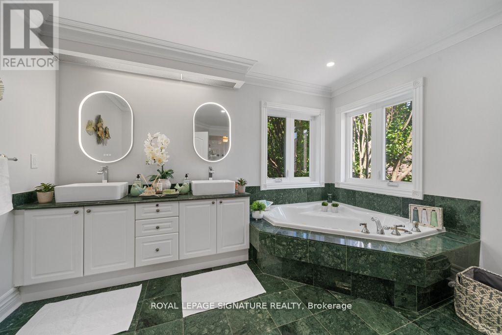 Photo 22 of 95 Shaftsbury Avenue, Richmond Hill ON