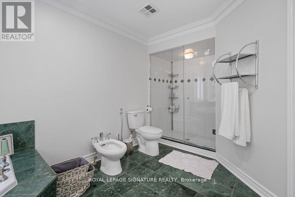 Photo 23 of 95 Shaftsbury Avenue, Richmond Hill ON