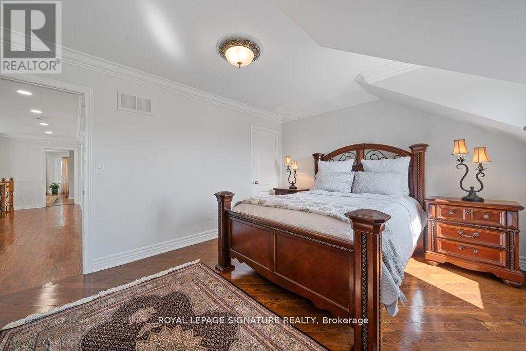 Photo 24 of 95 Shaftsbury Avenue, Richmond Hill ON