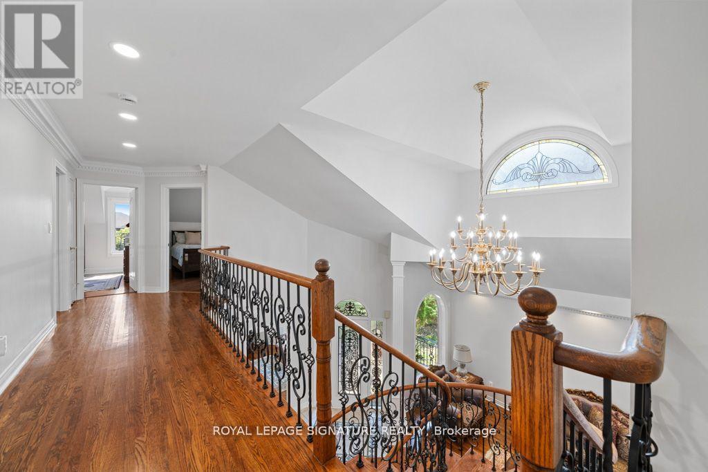 Photo 19 of 95 Shaftsbury Avenue, Richmond Hill ON