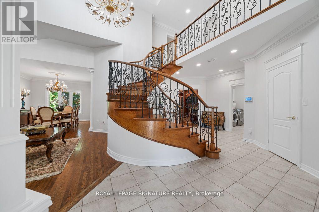 Photo 3 of 95 Shaftsbury Avenue, Richmond Hill ON