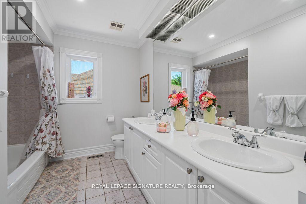 Photo 28 of 95 Shaftsbury Avenue, Richmond Hill ON