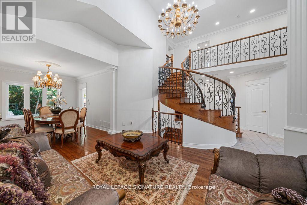 Photo 9 of 95 Shaftsbury Avenue, Richmond Hill ON
