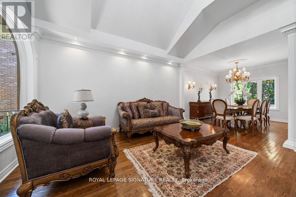 Photo 6 of 95 Shaftsbury Avenue, Richmond Hill ON