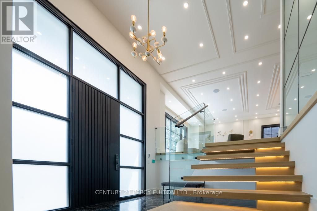 Photo 2 of 210 Homewood Avenue, Toronto ON
