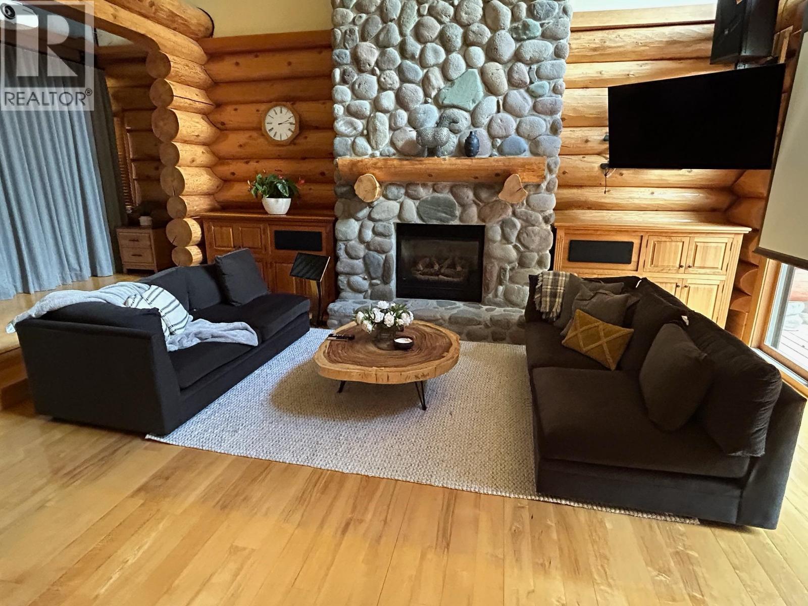 6361 FAIRWAY DRIVE, Whistler