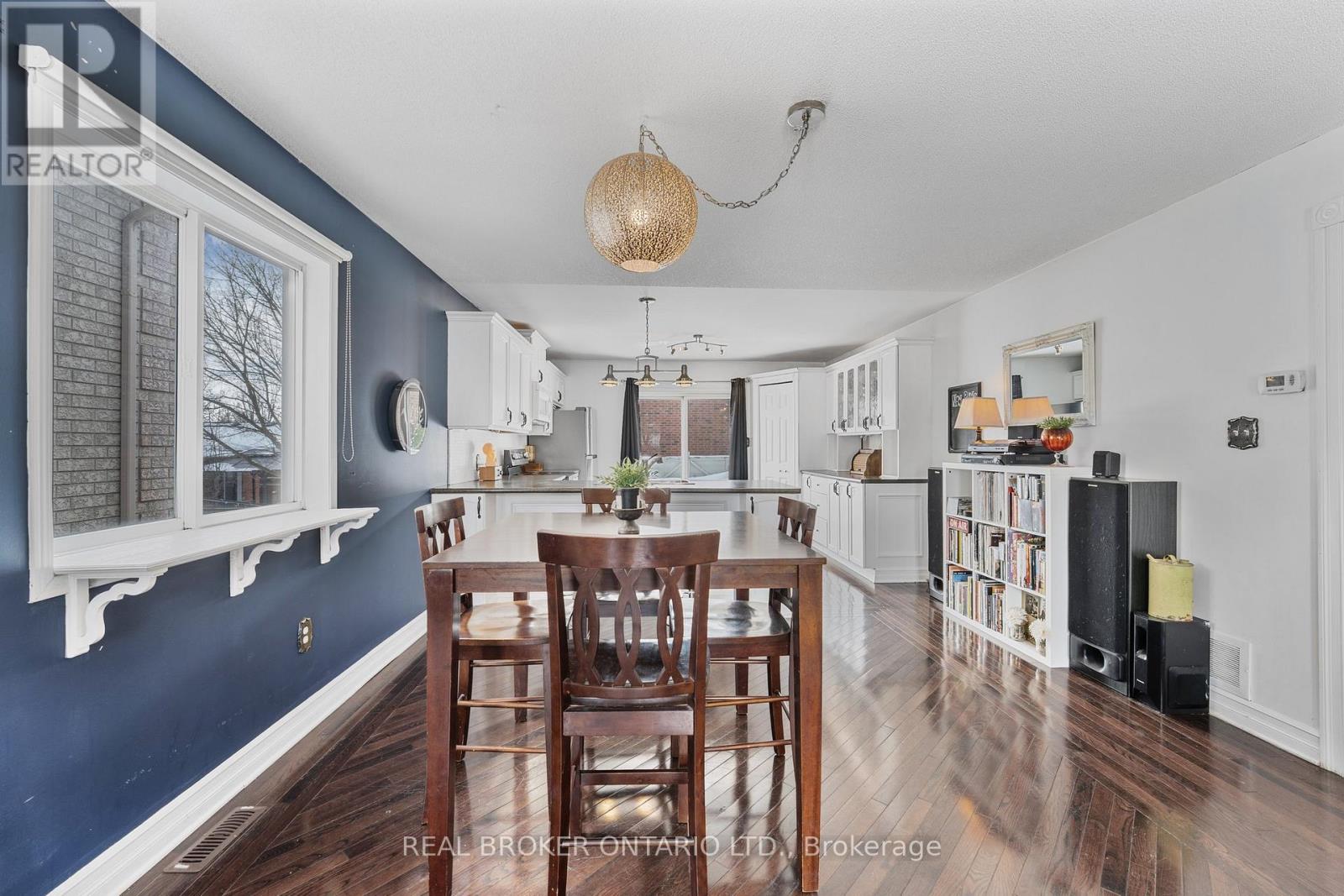 Photo 10 of 22 Dykstra Drive, Barrie ON
