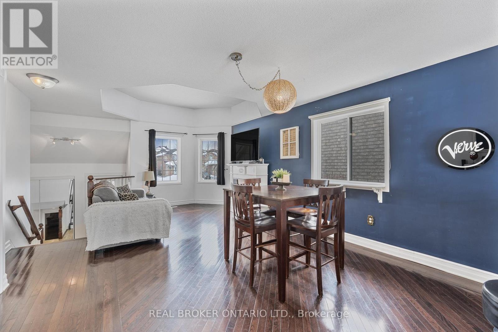 Photo 12 of 22 Dykstra Drive, Barrie ON