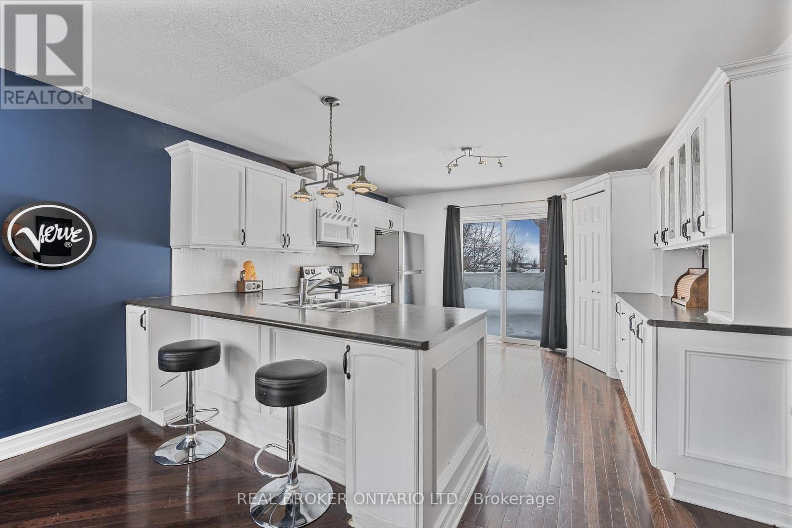 Photo 14 of 22 Dykstra Drive, Barrie ON