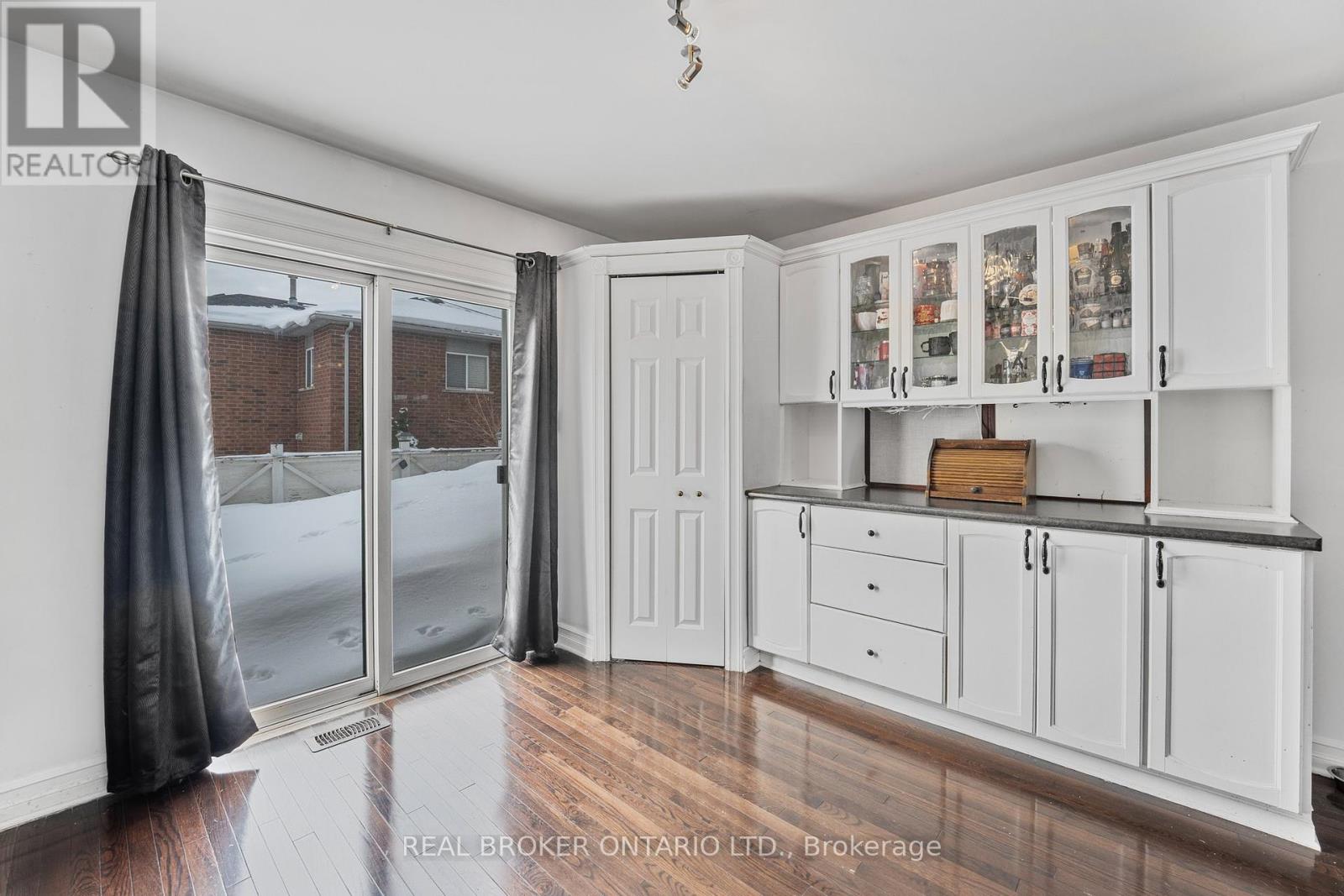 Photo 18 of 22 Dykstra Drive, Barrie ON
