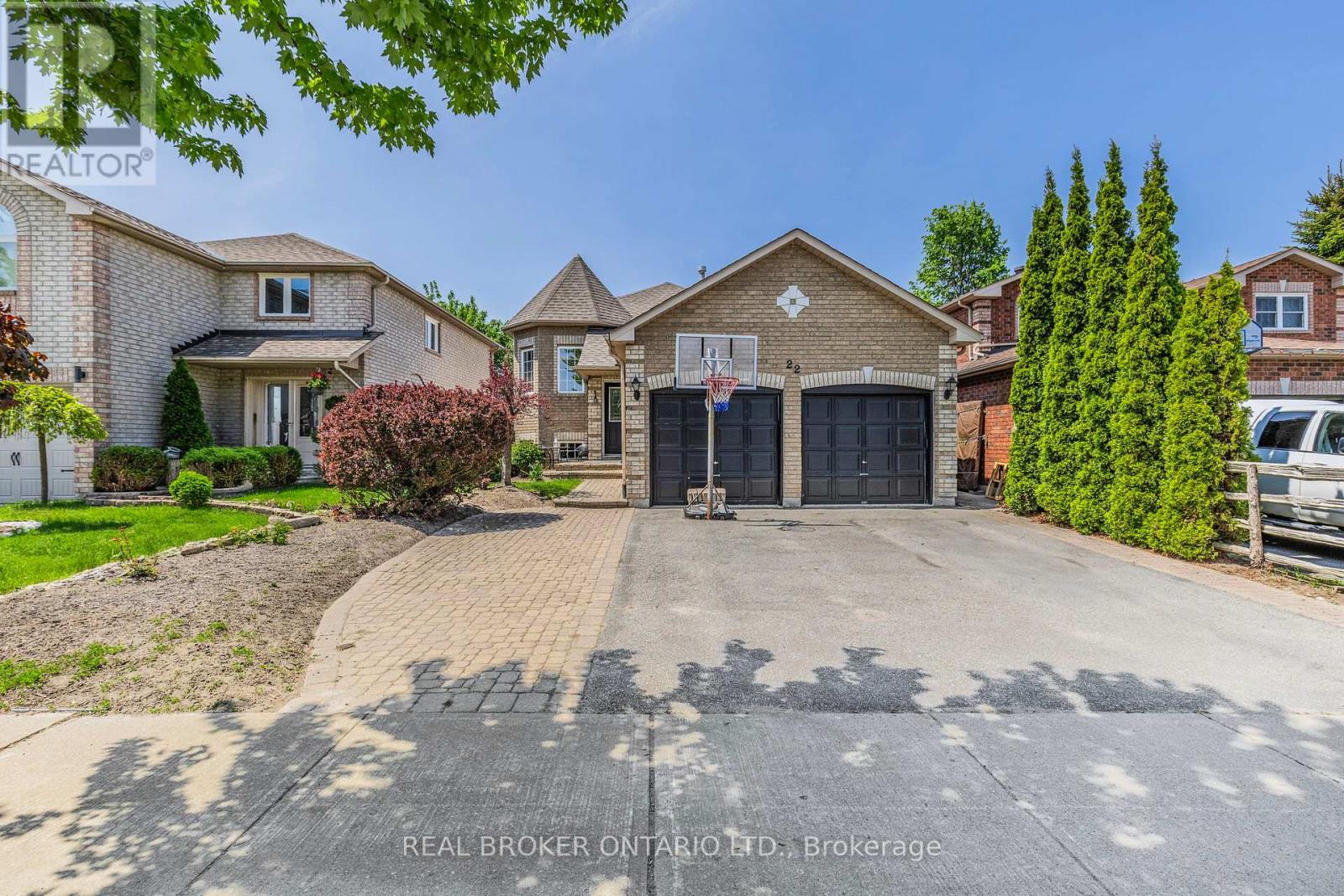 Photo 2 of 22 Dykstra Drive, Barrie ON