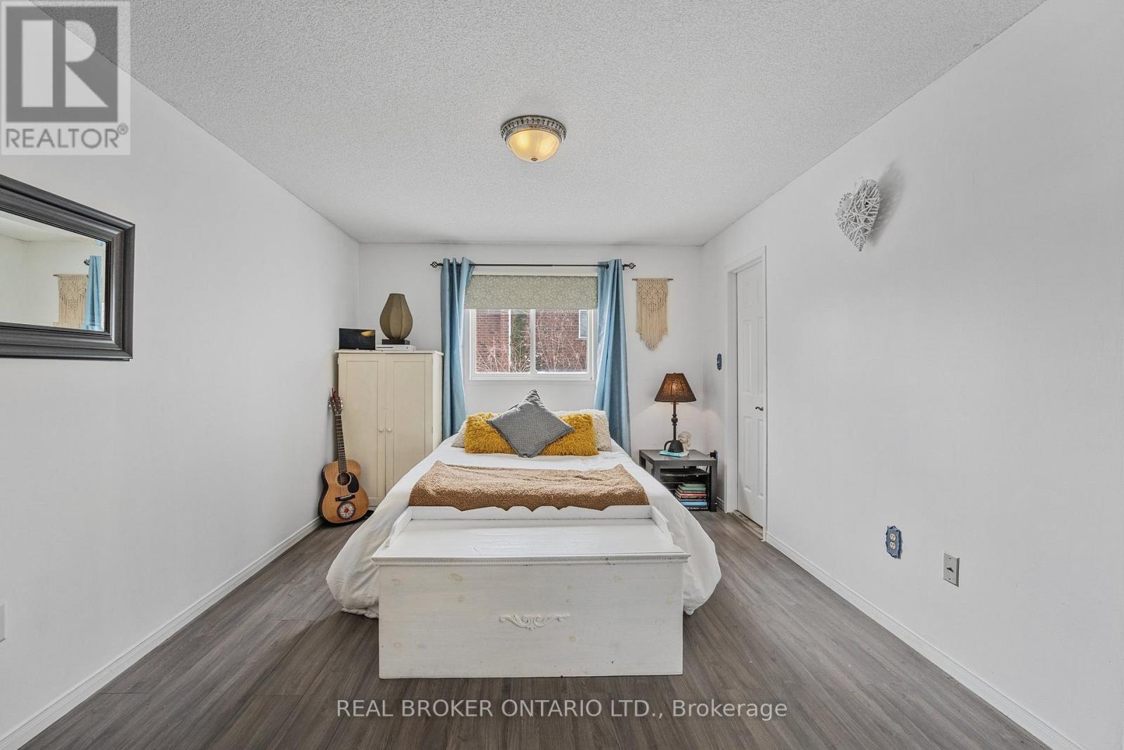 Photo 20 of 22 Dykstra Drive, Barrie ON