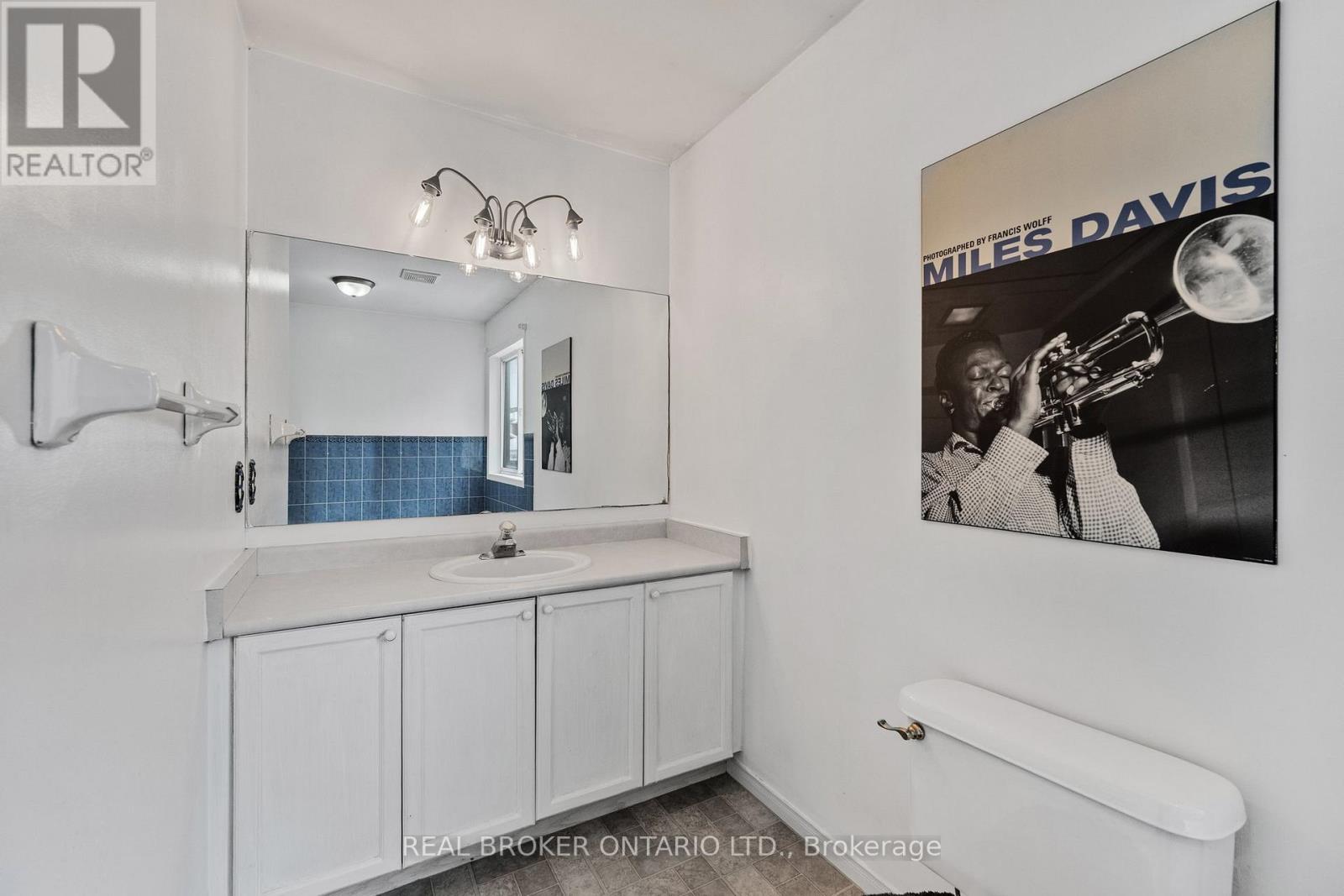 Photo 23 of 22 Dykstra Drive, Barrie ON