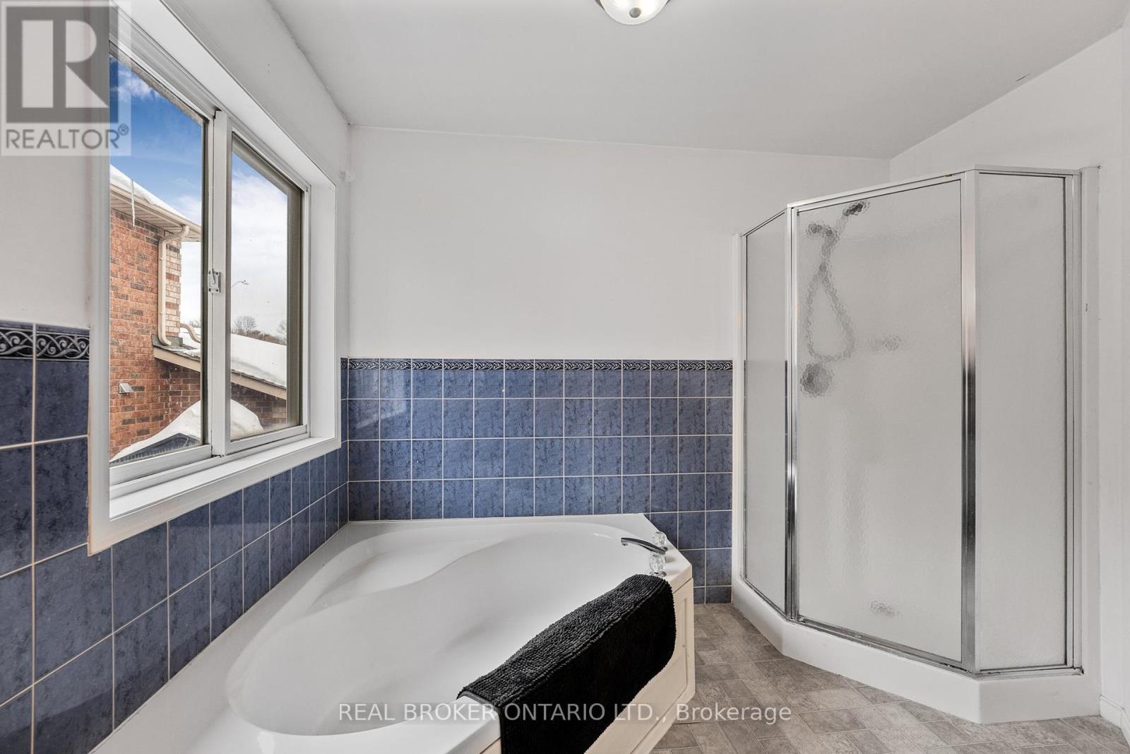 Photo 24 of 22 Dykstra Drive, Barrie ON