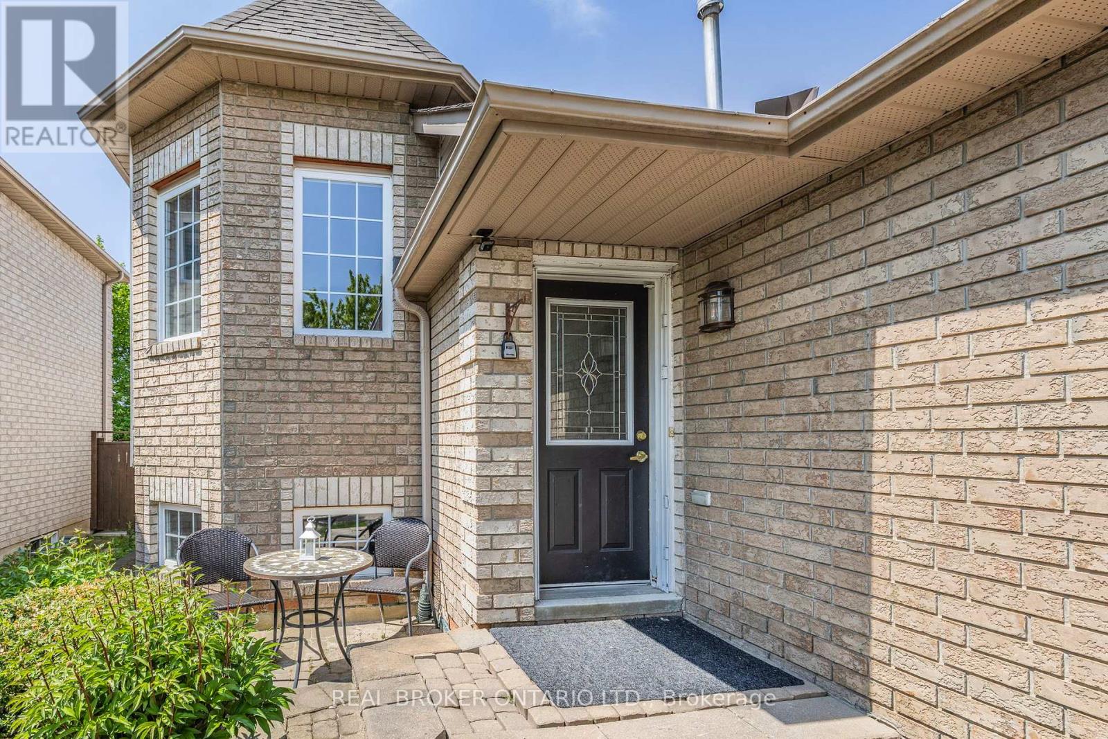 Photo 3 of 22 Dykstra Drive, Barrie ON