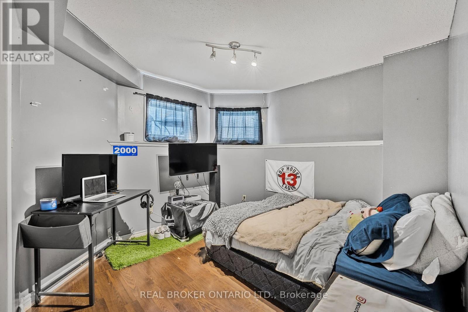 Photo 33 of 22 Dykstra Drive, Barrie ON