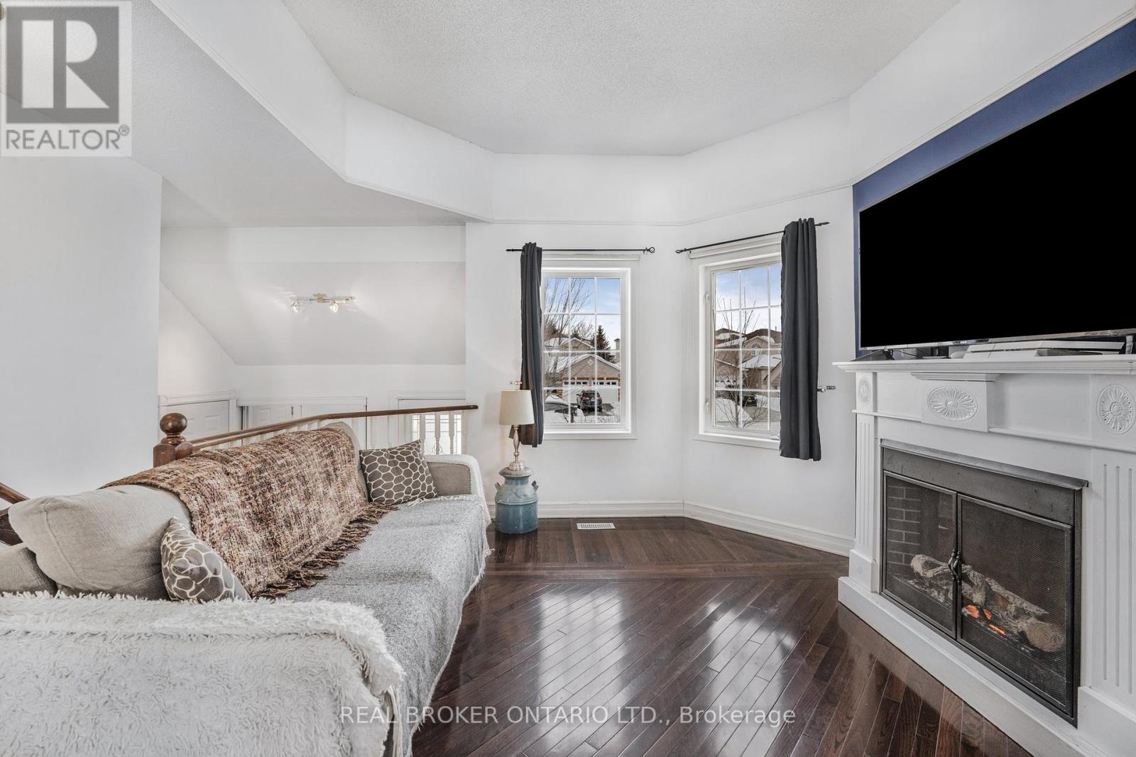 Photo 7 of 22 Dykstra Drive, Barrie ON